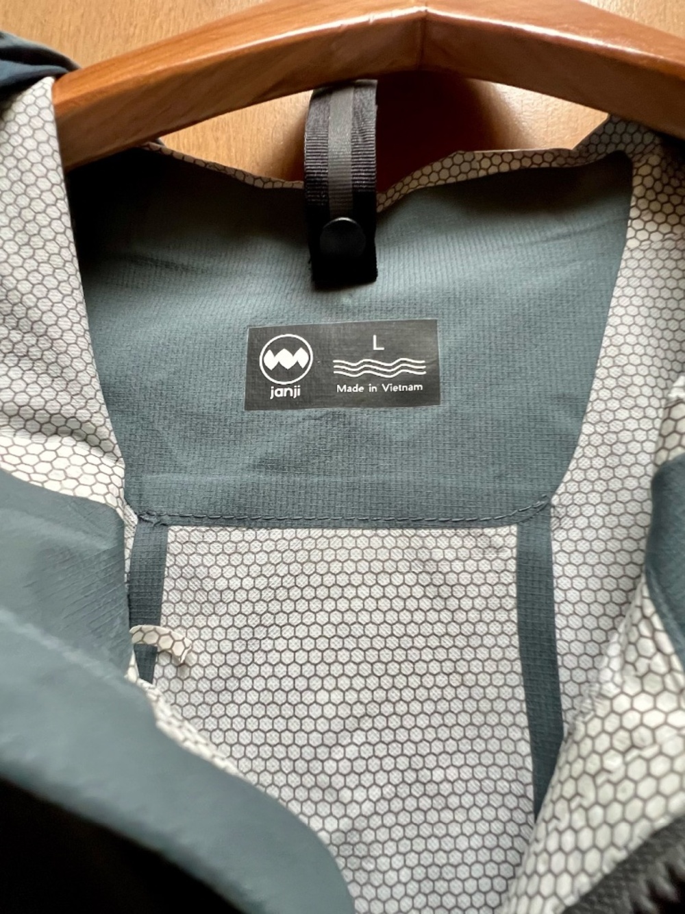 Janji Rainrunner Pack Jacket in Thunderhead - L - Picture 3 of 3